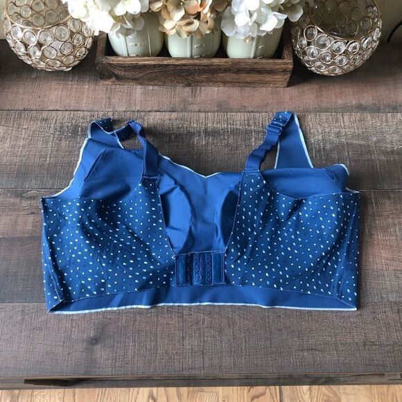 Bali Comfort Revolution Easylite Wireless Bra - Picture 3 of 5